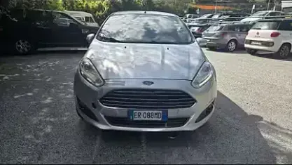 Usata Ford Fiesta Titanium 95 CV (69 kW) 2013 Grigio Berlina