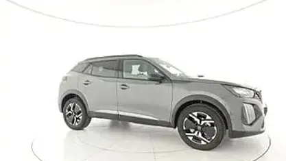 Usata Peugeot 2008 Allure 101 CV (74 kW) 2025 Argento SUV