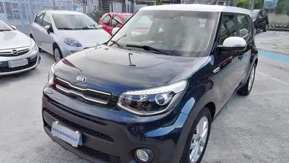 Bicolore blu perla / tetto bi Usata 2017 Kia Soul SUV | 9500 € (Buon prezzo)
