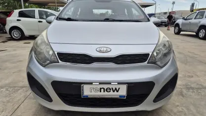 Usata Kia Rio EX 75 CV (55 kW) 2013 Grigio Berlina