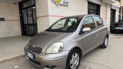 Usata Toyota Yaris Verso Sol 75 CV (55 kW) 2004 Gray Monovolume