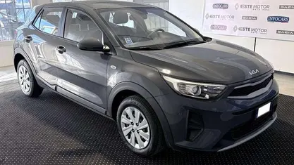 Grigio scuro metallizzato Usata 2022 Kia Stonic Urban SUV | 10.900 € (Ottimo prezzo)