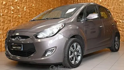 Usata Hyundai ix20 90 CV (66 kW) 2012 Gray Utilitaria