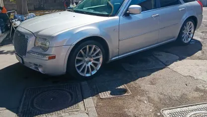 Usata Chrysler 300C Touring 218 CV (160 kW) 2010 Argento Station wagon
