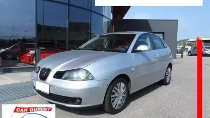 Usata Seat Ibiza Stylance 75 CV (55 kW) 2005 Argento Utilitaria