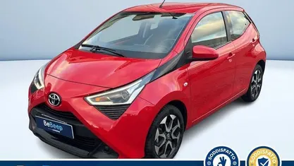 Rosso metallizzato Usata 2021 Toyota Aygo Due volumi | 14.500 € (Molto cara)