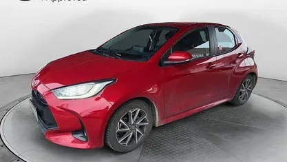 Begagnad Toyota Yaris Hybrid Trend 116 HK (85 kW) 2022 Röd Halvkombi