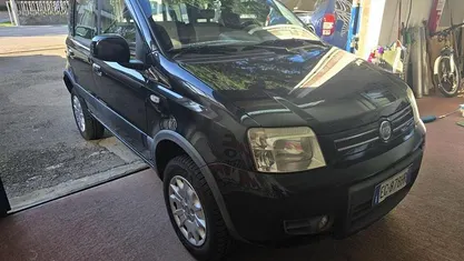 Usata 2011 Fiat Panda 4x4 Climbing Due volumi | 5900 € (Buon prezzo)