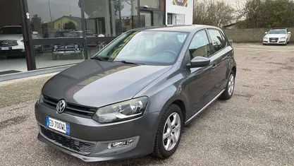 Grigio Usata 2010 VW Polo Comfortline Tre volumi | 6200 € (Buon prezzo)