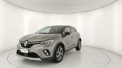 Usata Renault Captur Techno 101 CV (74 kW) 2023 Grigio SUV