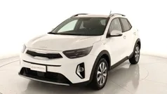 Bianco Usata 2024 Kia Stonic Style SUV | 17.100 € (Buon prezzo)