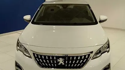 Bianco perla Usata 2020 Peugeot 3008 Allure SUV | 16.950 € (Buon prezzo)