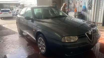 Usata Alfa Romeo 156 Distinctive 105 CV (77 kW) 2000 Grigio Berlina