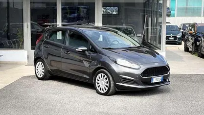 Grigio Usata 2017 Ford Fiesta Due volumi | 7700 € (Ottimo prezzo)