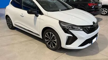 Usata Renault Clio V Techno 145 CV (106 kW) 2024 Berlina