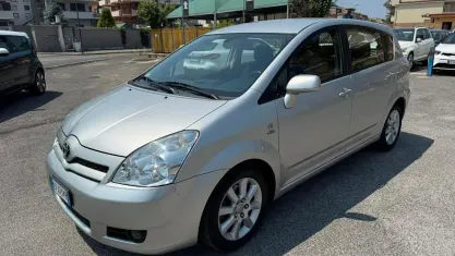 Usata Toyota Corolla Verso Sol 116 CV (85 kW) 2005 Grigio Monovolume