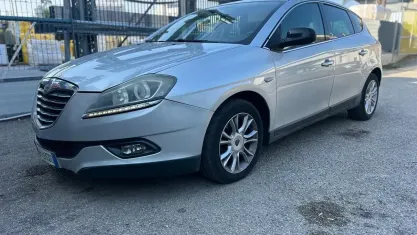 Usata Lancia Delta Silver 120 CV (88 kW) 2011 Grigio Utilitaria