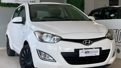 Usata Hyundai i20 75 CV (55 kW) 2014 Bianco Utilitaria