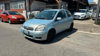 Usata Toyota Yaris Sol 65 CV (47 kW) 2005 Bluazzurro Berlina
