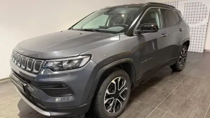 Käytetty Jeep Compass Limited 131 HP (96 kW) 2023 Harmaa Katumaasturi