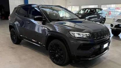 Grigio metallizzato Usata 2023 Jeep Compass SUV | 18.900 € (Ottimo prezzo)