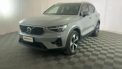 Grigio Usata 2023 Volvo XC40 Core SUV | 30.099 € (Buon prezzo)
