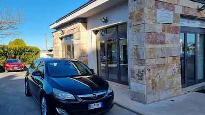 Usata 2012 Opel Astra Cosmo Berlina | 3850 € (Buon prezzo)