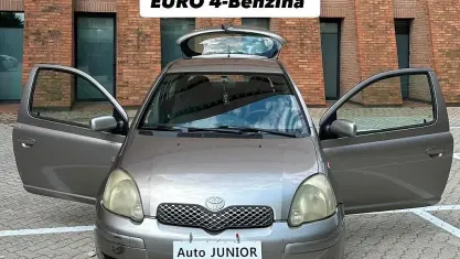 Usata Toyota Yaris Verso Luna 87 CV (63 kW) 2005 Grigio Monovolume