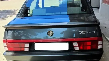 Usata Alfa Romeo 75 155 CV (114 kW) 1986 Verde Berlina
