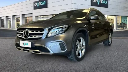 Usata Mercedes GLA180 122 CV (89 kW) 2017 Grigio SUV