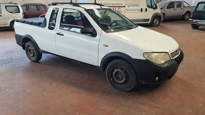 Usata Fiat Strada 84 CV (61 kW) 2009 Bianco Pick-up