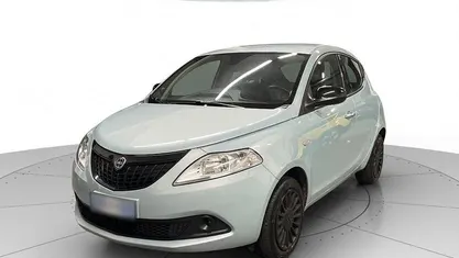 Usata Lancia Ypsilon Silver 70 CV (51 kW) 2023 Verde Utilitaria