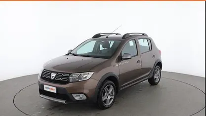 Usata Dacia Sandero Stepway 90 CV (66 kW) 2017 Marrone SUV