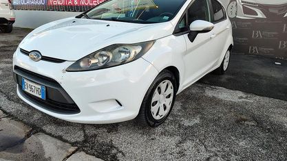 Usata Ford Fiesta Titanium 95 CV (69 kW) 2011 Bianco Berlina