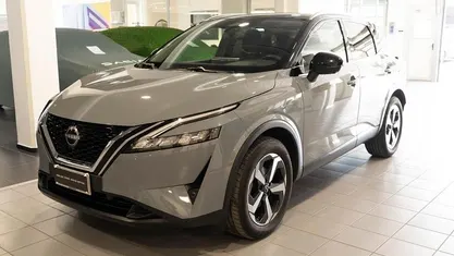 Usata Nissan Qashqai N-Connecta 158 CV (116 kW) 2022 Two tone gray + black metallic SUV
