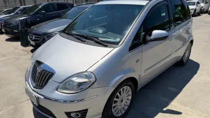 Usata Lancia Musa 95 CV (69 kW) 2011 Argento Monovolume
