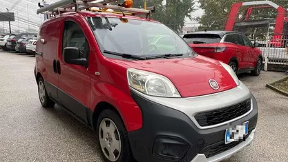 Rosso pastello Usata 2017 Fiat Fiorino Monovolume | 6900 € (Buon prezzo)