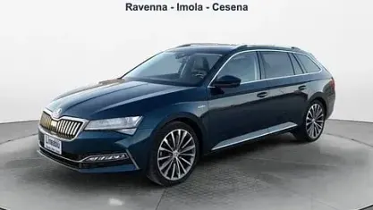 Usata Skoda Superb LAURIN & KLEMENT 200 CV (147 kW) 2023 Verde Station wagon