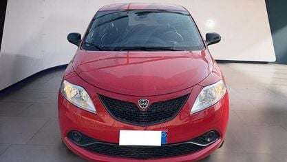 Usata Lancia Ypsilon Gold 69 CV (50 kW) 2020 Rosso Utilitaria