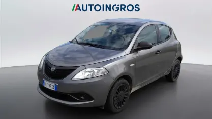 Usata Lancia Ypsilon Silver 69 CV (50 kW) 2020 Grigio Utilitaria