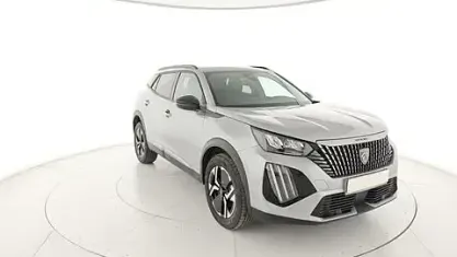 Usata Peugeot 2008 Allure 101 CV (74 kW) 2025 Argento SUV