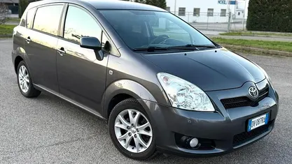 Usata Toyota Corolla Verso 136 CV (100 kW) 2009 Grigio Monovolume