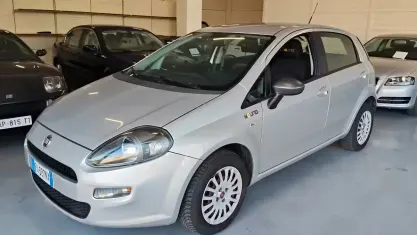 Usata Fiat Grande Punto Young 77 CV (56 kW) 2015 Grigio Utilitaria