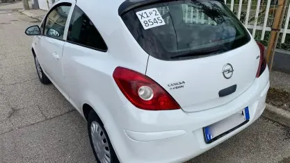 Usata Opel Corsa 75 CV (55 kW) 2011 Bianco Utilitaria