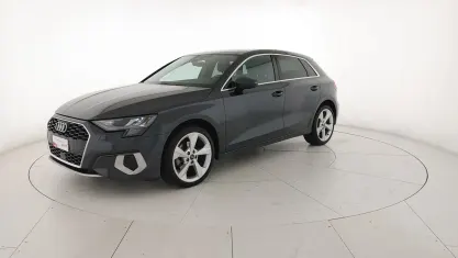 Begagnad Audi A3 Advanced 150 HK (110 kW) 2022 Grå Sedan
