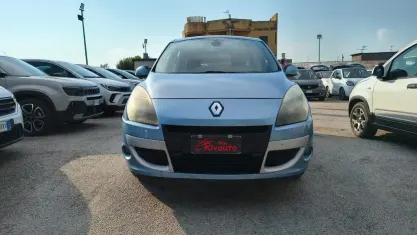 Usata Renault Scénic Dynamique 110 CV (80 kW) 2010 Blu Monovolume