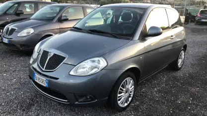 Usata Lancia Ypsilon 60 CV (44 kW) 2010 Grigio Utilitaria