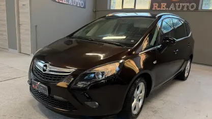 Usata Opel Zafira Tourer Cosmo 150 CV (110 kW) 2013 Marrone Monovolume