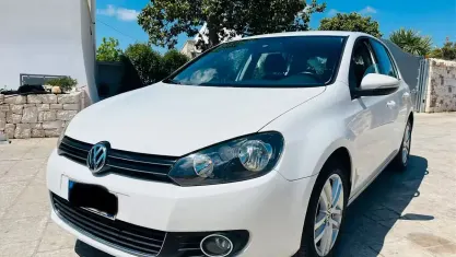 Usata VW Golf VI 102 CV (75 kW) 2010 Bianco Utilitaria
