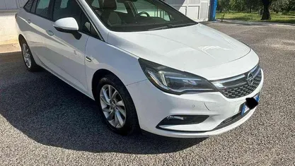 Bianco(met.) Usata 2019 Opel Astra Business Station wagon | 8900 € (Ottimo prezzo)